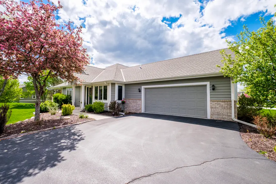 W264N2062 Deer Haven Ct, Pewaukee, WI 53072 - #2