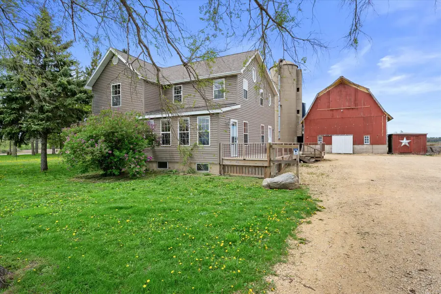 W9650 Creek Rd, Darien, WI 53114 - #2