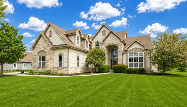 W193N5790 Canary Dr, Menomonee Falls, WI 53051