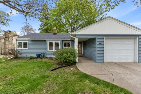 811 N Hine Ave, Waukesha, WI 53188
