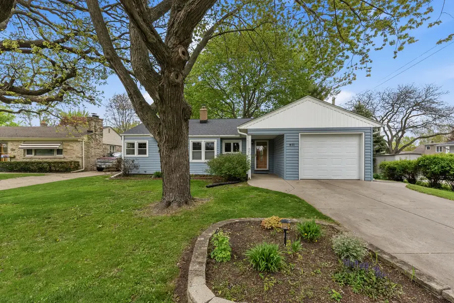 811 N Hine Ave, Waukesha, WI 53188 - #2