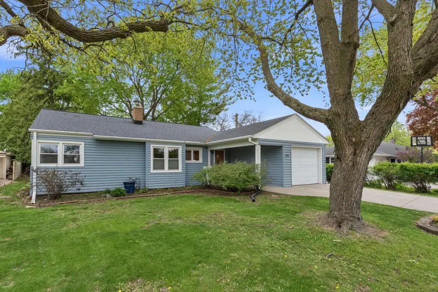 811 N Hine Ave, Waukesha, WI 53188 - #3