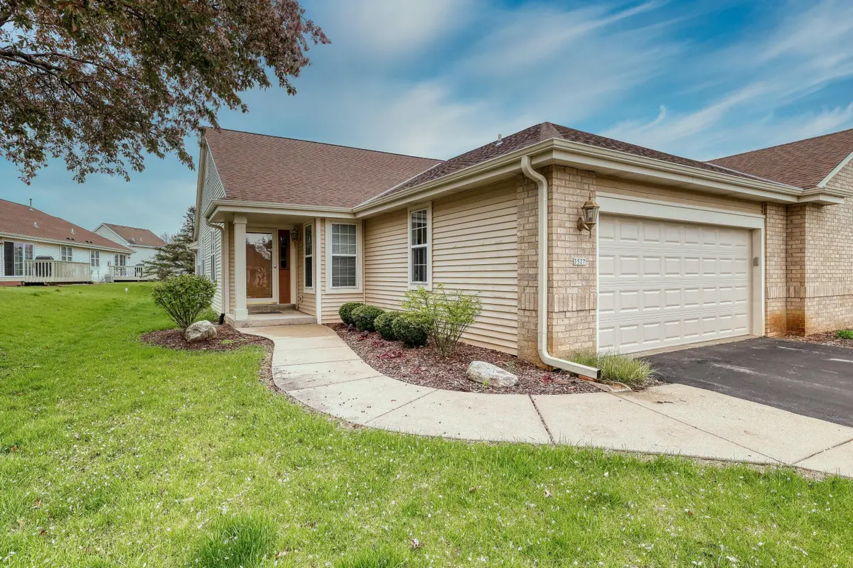 3527 Rapids Trl, Waukesha, WI 53189 - #1