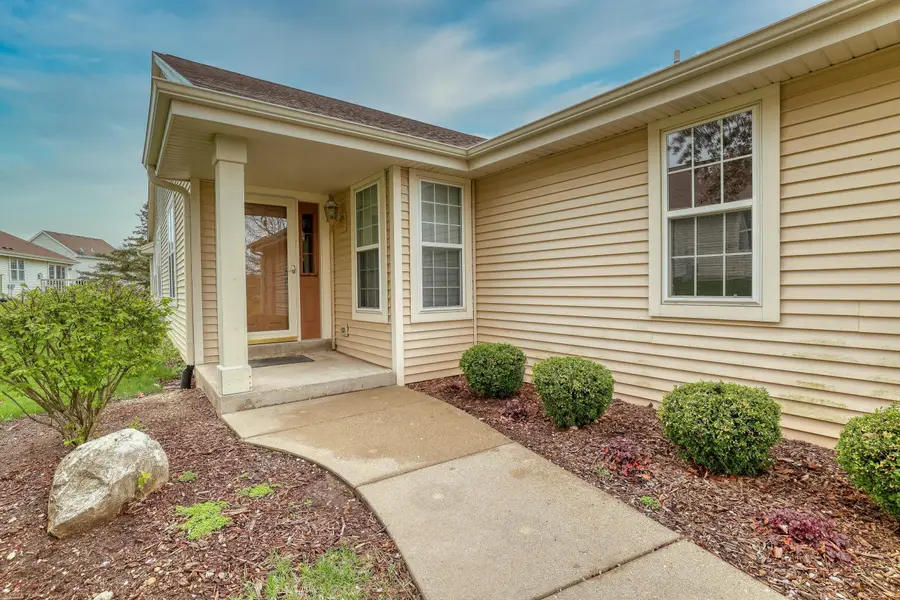 3527 Rapids Trl, Waukesha, WI 53189 - #2