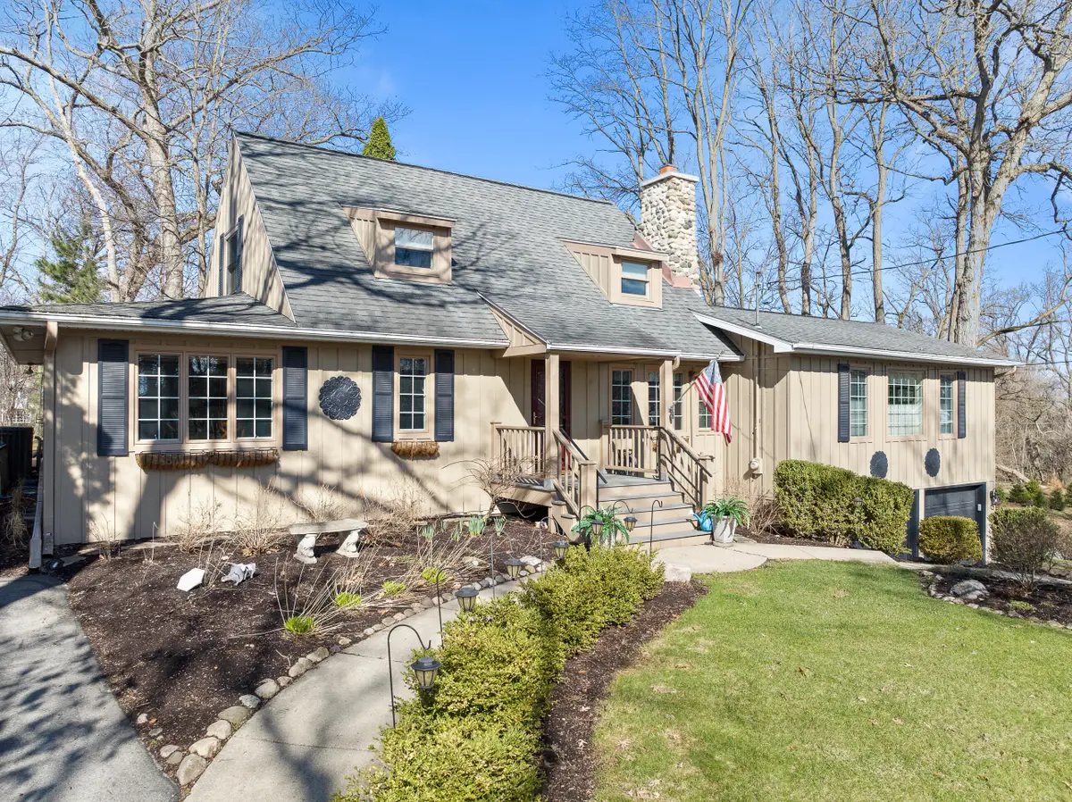 1010 Jenkins Dr, Fontana, WI 53125 - #1