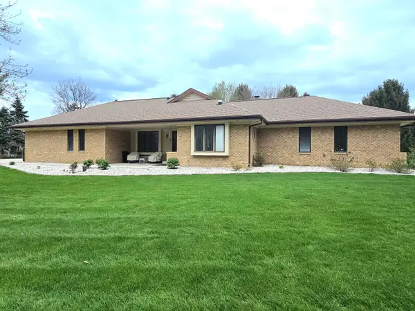 W292N6880 Dorn Rd, Merton, WI 53029