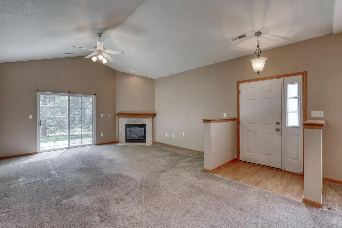 1048 Quinlan Dr, Pewaukee, WI 53072 - #1
