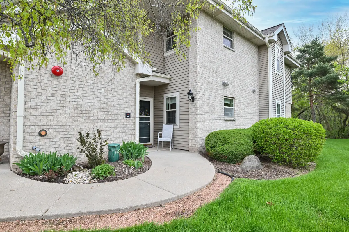 18430 Emerald Dr, Brookfield, WI 53045 - #1