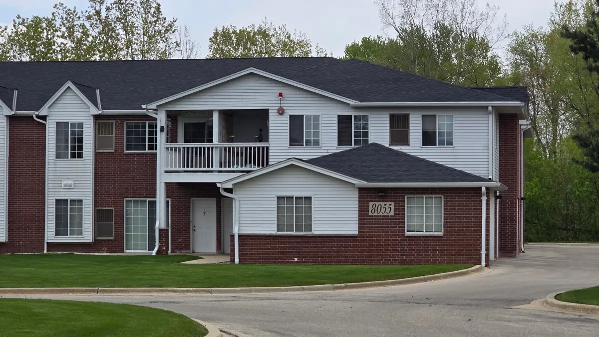 8055 Lexington Pl, Pleasant Prairie, WI 53158 - #1