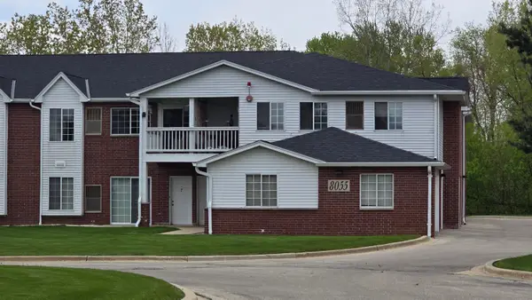 8055 Lexington Pl, Pleasant Prairie, WI 53158