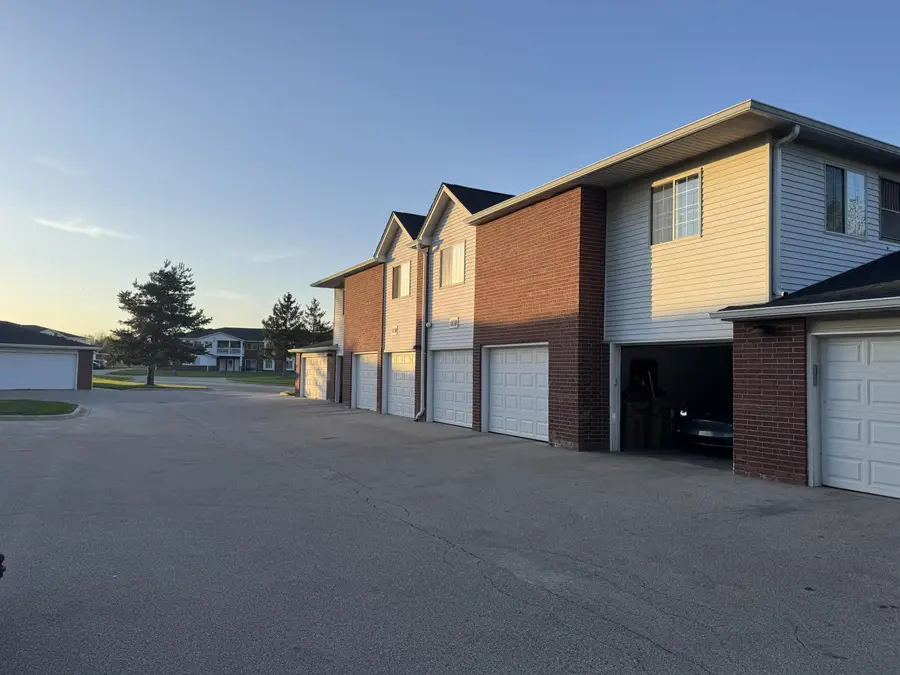 8055 Lexington Pl, Pleasant Prairie, WI 53158 - #3