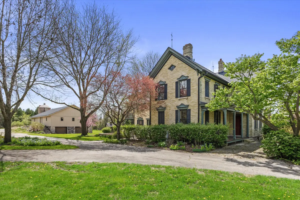 N72W13449 Good Hope Rd, Menomonee Falls, WI 53051 - #1