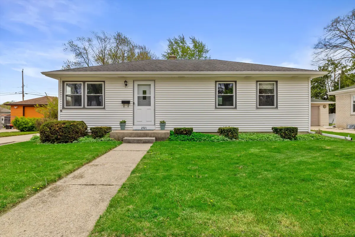 2921 Winthrop Ave, Racine, WI 53403 - #1