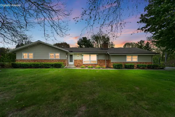 W221S7400 Valley View Rd, Vernon, WI 53150