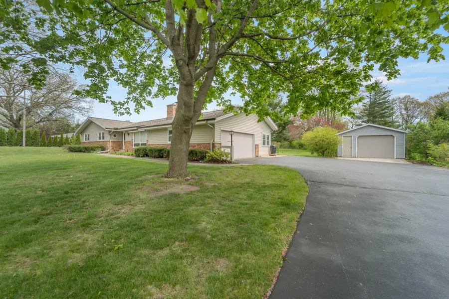 W221S7400 Valley View Rd, Vernon, WI 53150 - #3