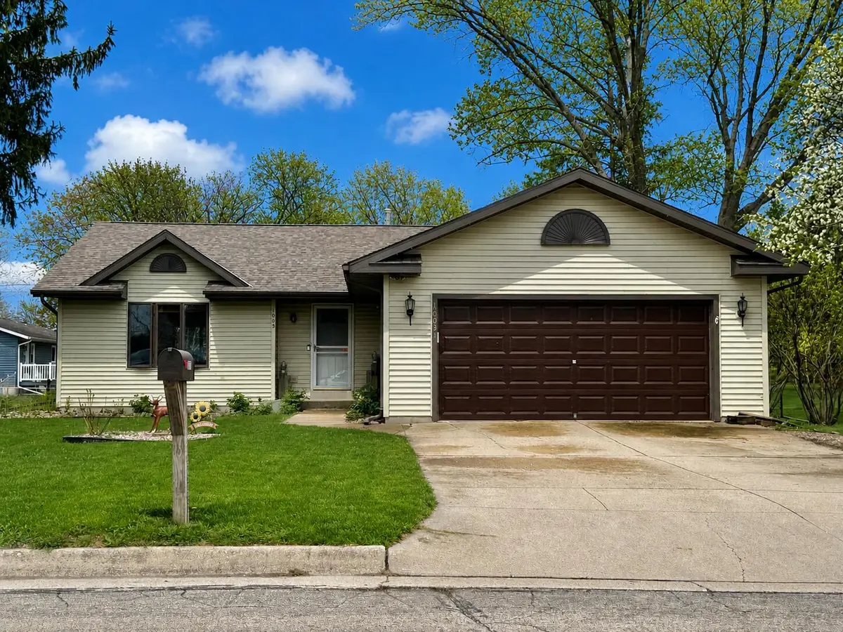 1003 Meadow St, Watertown, WI 53094 - #1