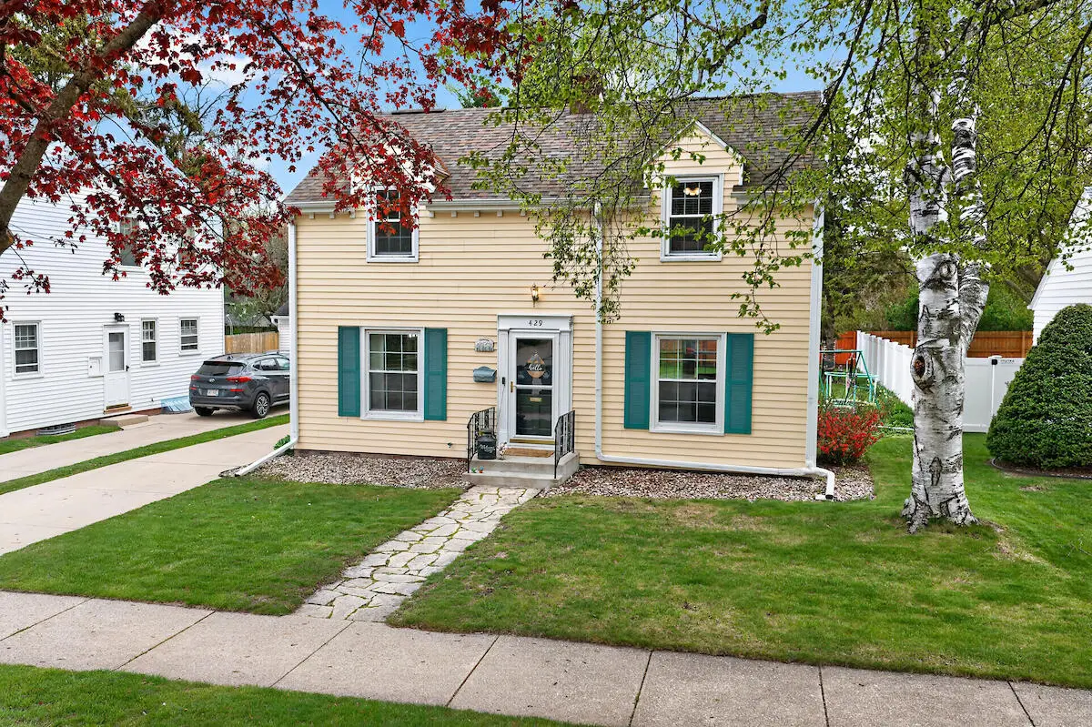 429 Shoreland Dr, Racine, WI 53402 - #1