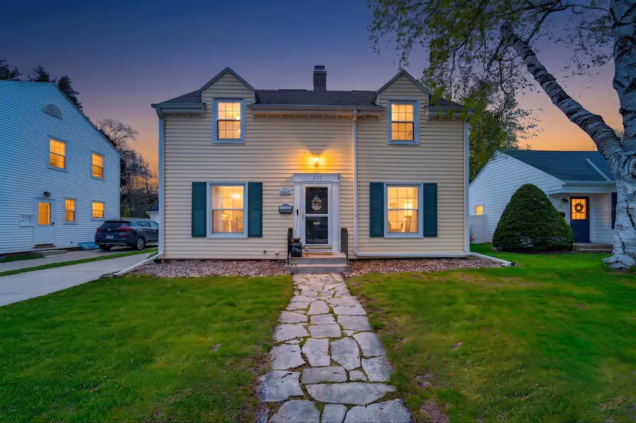 429 Shoreland Dr, Racine, WI 53402 - #2