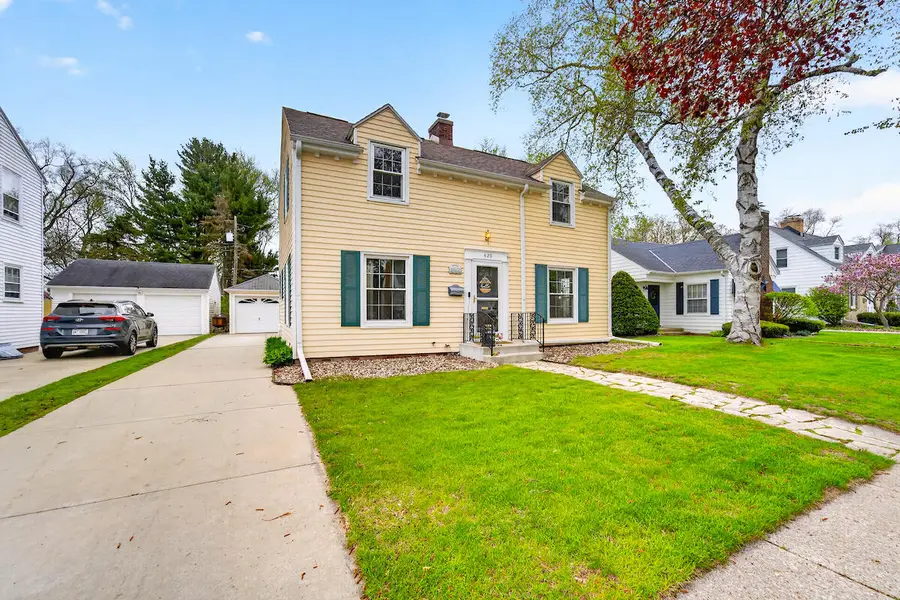 429 Shoreland Dr, Racine, WI 53402 - #3