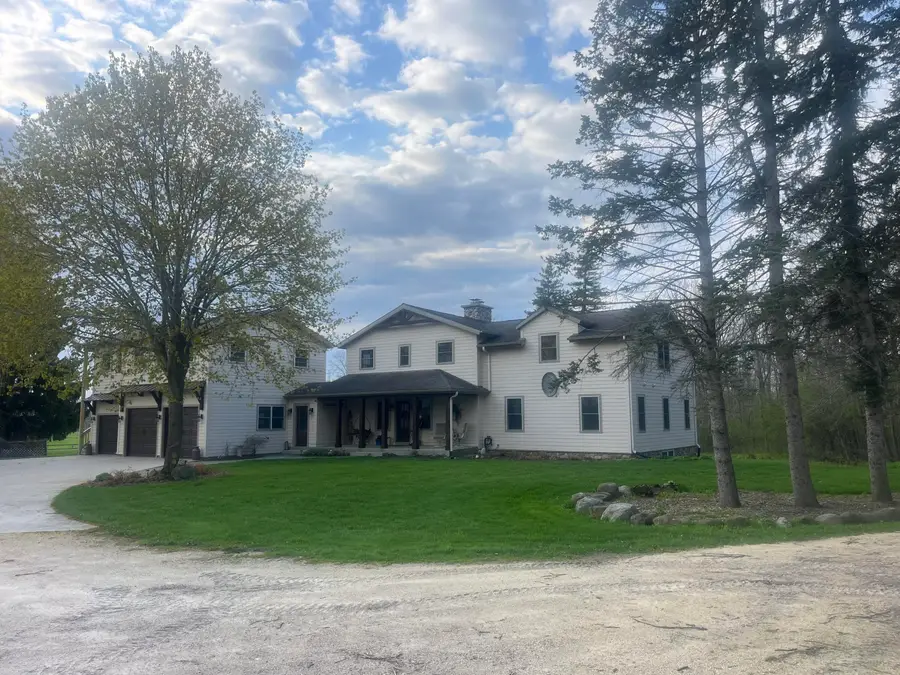 8817 Cedar Sauk Rd, Cedarburg, WI 53080 - #2