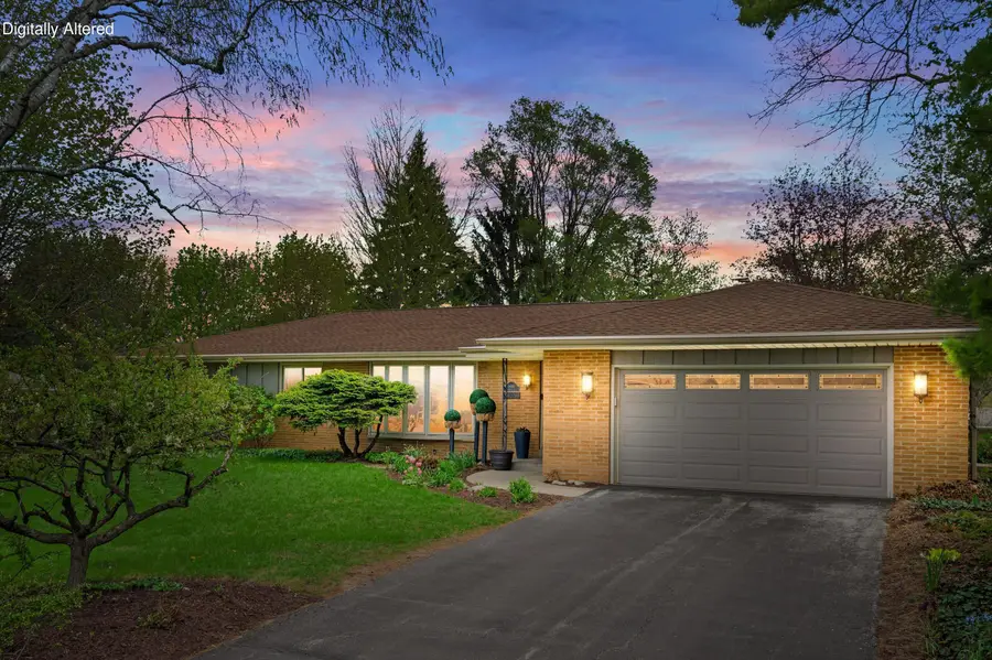 6660 N Braeburn Ln, Glendale, WI 53209 - #3