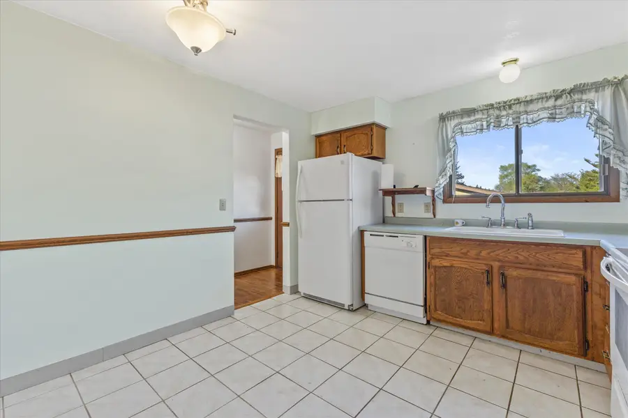 5736 Cambridge Cir, Racine, WI 53406 - #2