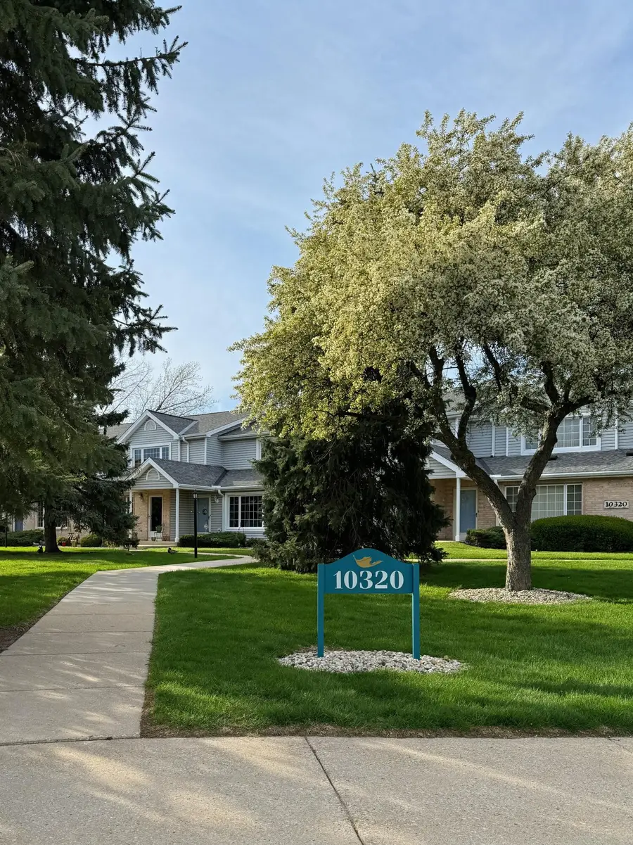 10320 W Whitnall Edge Cir, Franklin, WI 53132 - #2