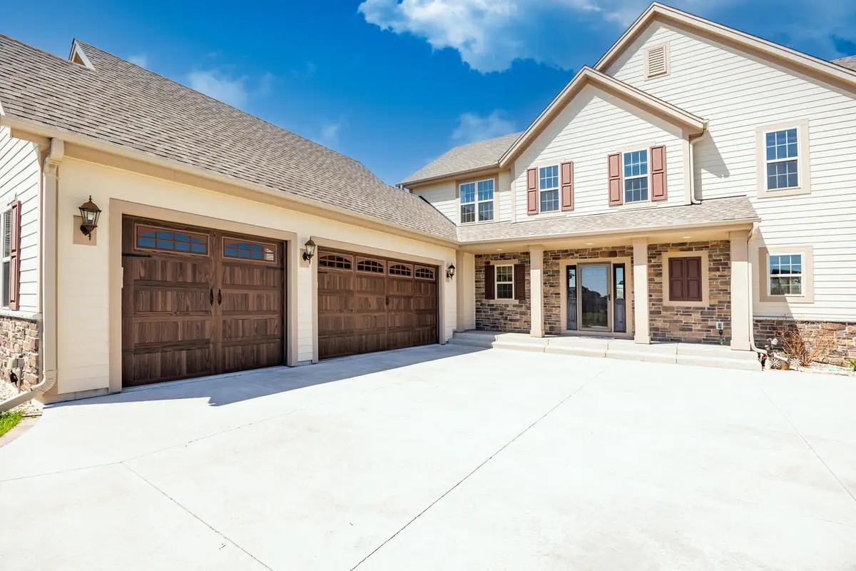 N88W18648 Duke St, Menomonee Falls, WI 53051 - #1