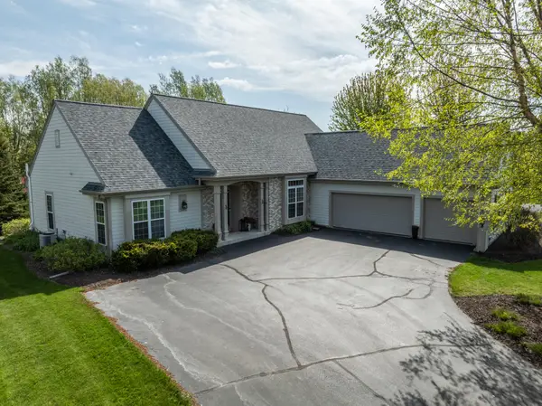 W351N5700 Westshore Rd, Oconomowoc, WI 53066