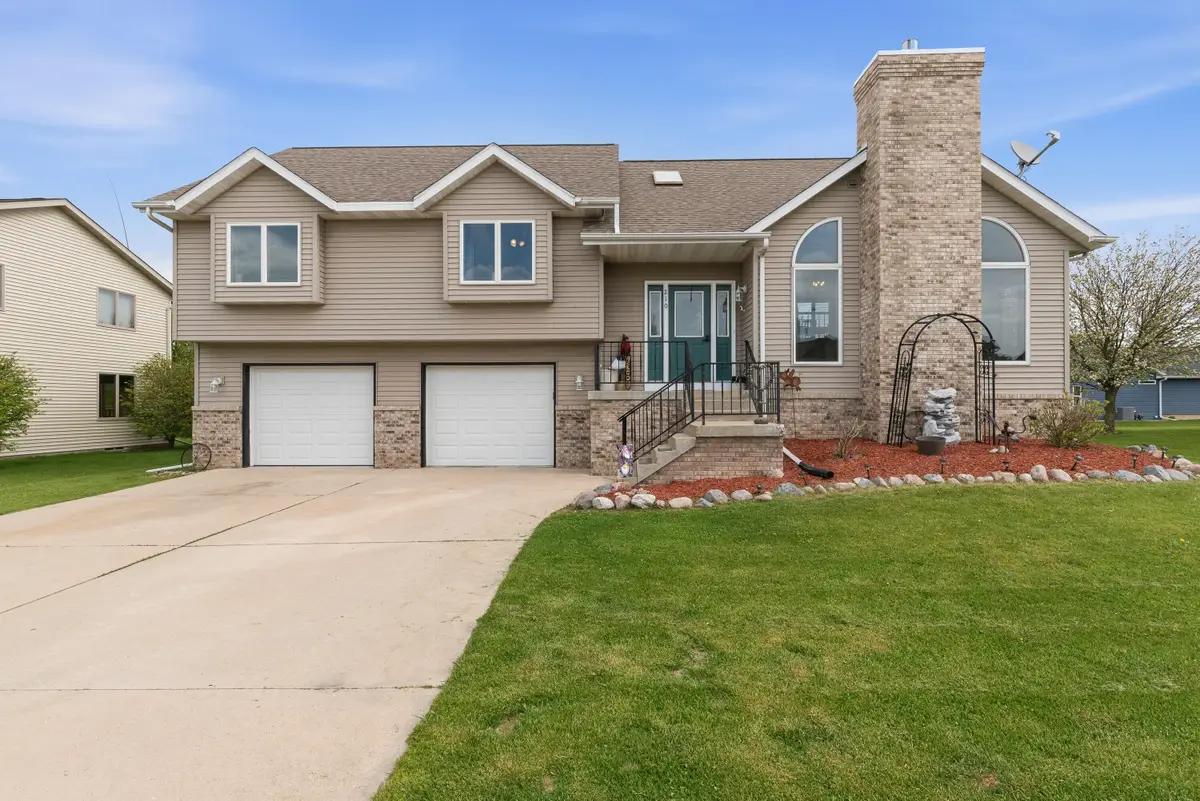 210 Dream Catcher Dr, Kewaskum, WI 53040 - #1