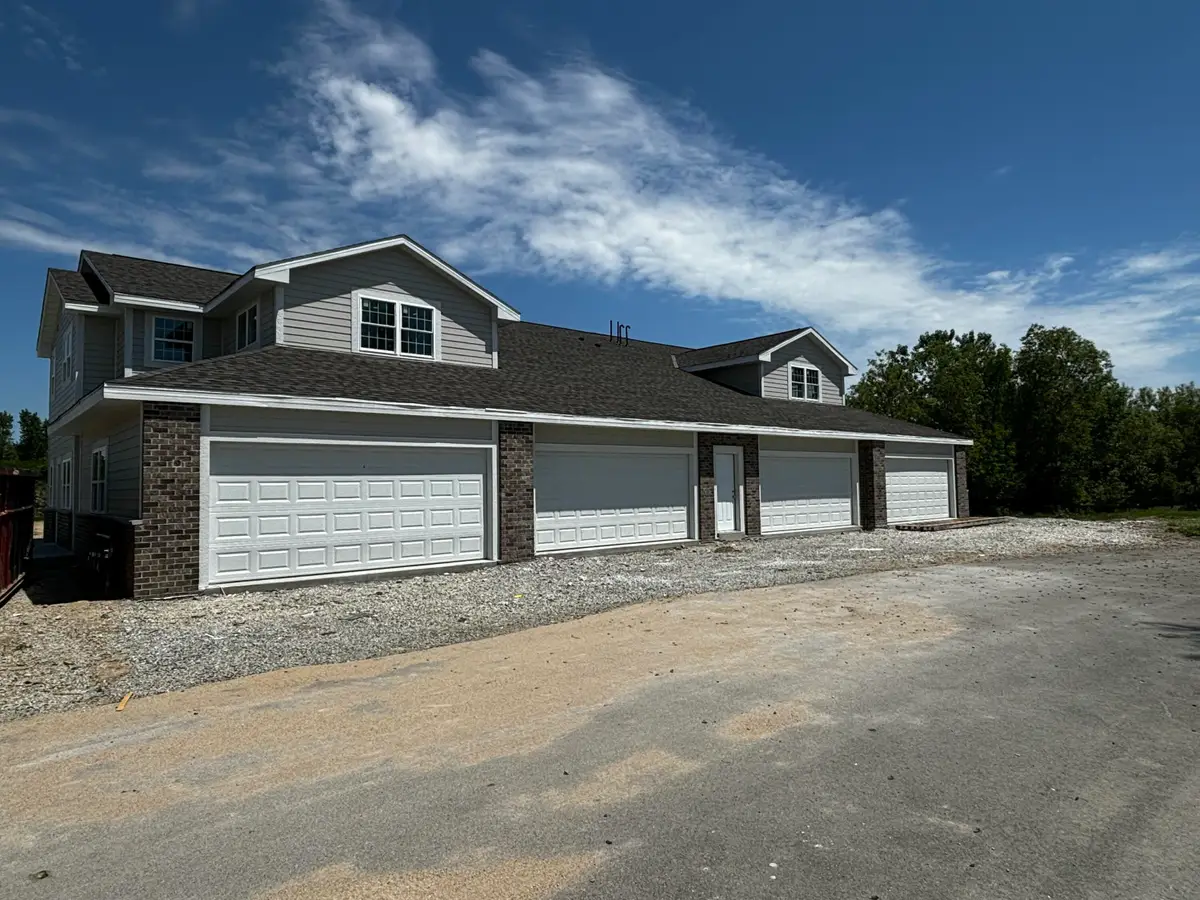 465 Hillary Cir, Johnson Creek, WI 53038 - #1