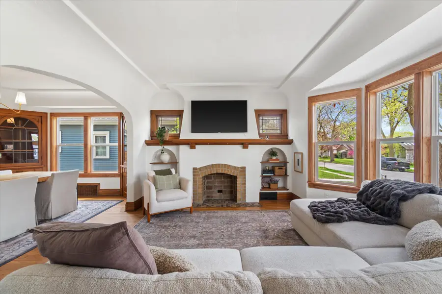 3260 S Dayfield Ave, Milwaukee, WI 53207 - #3