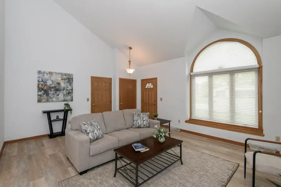 1215 Timber Rdg, Pewaukee, WI 53072 - #2