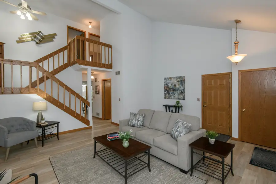 1215 Timber Rdg, Pewaukee, WI 53072 - #3