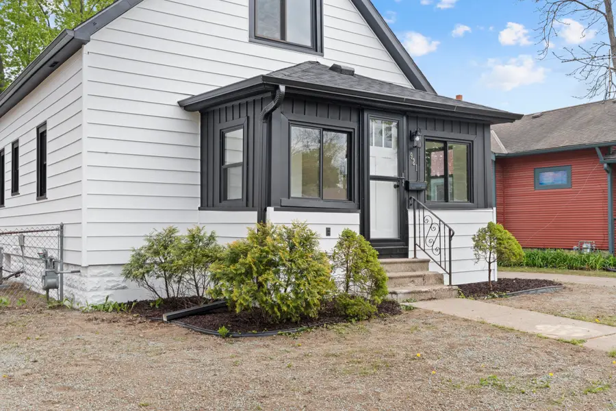 921 Perkins Ave, Waukesha, WI 53186 - #3