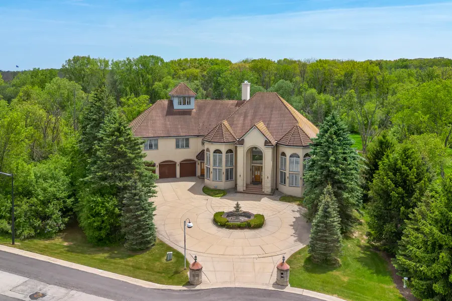 N78W13031 Country Club Ct, Menomonee Falls, WI 53051 - #2