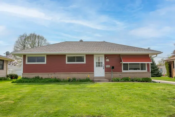 W149N8153 Winchester St, Menomonee Falls, WI 53051