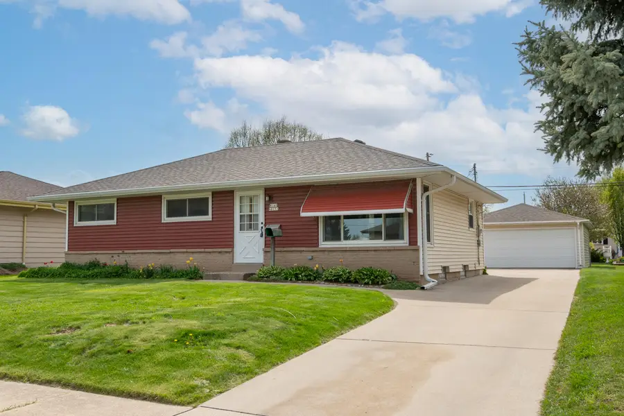 W149N8153 Winchester St, Menomonee Falls, WI 53051 - #2