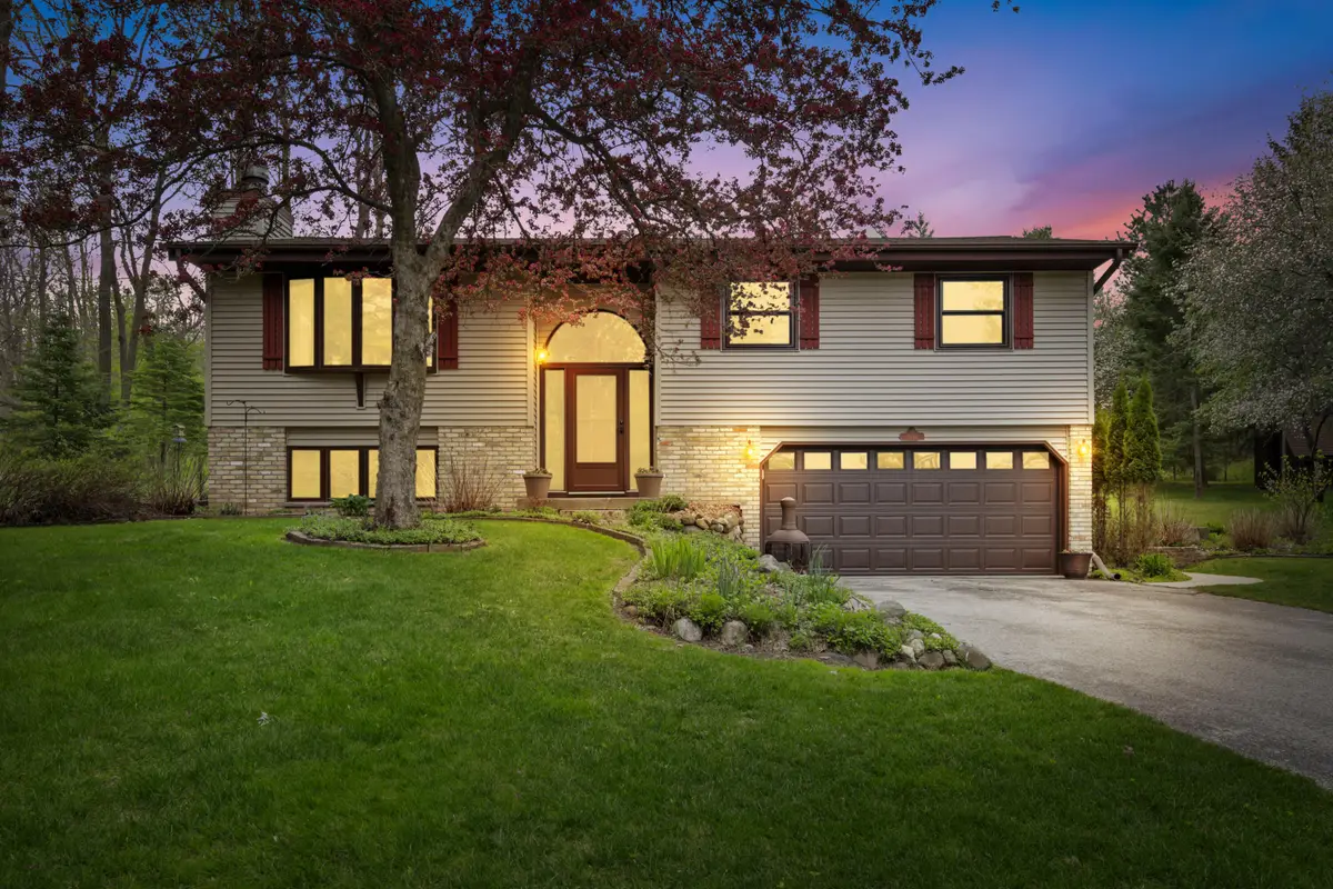 4953 Lake Dr, West Bend, WI 53095 - #1