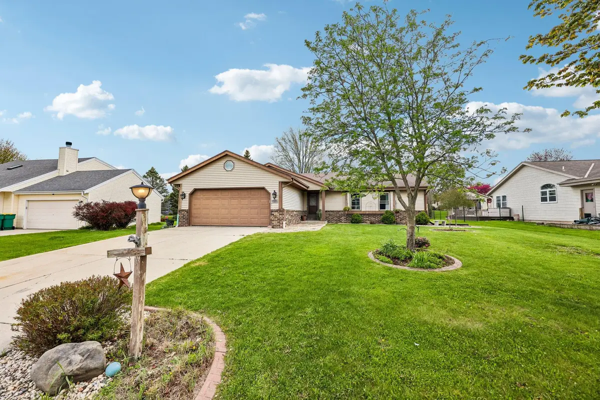 W163N10528 Ridgeview Ln, Germantown, WI 53022 - #1