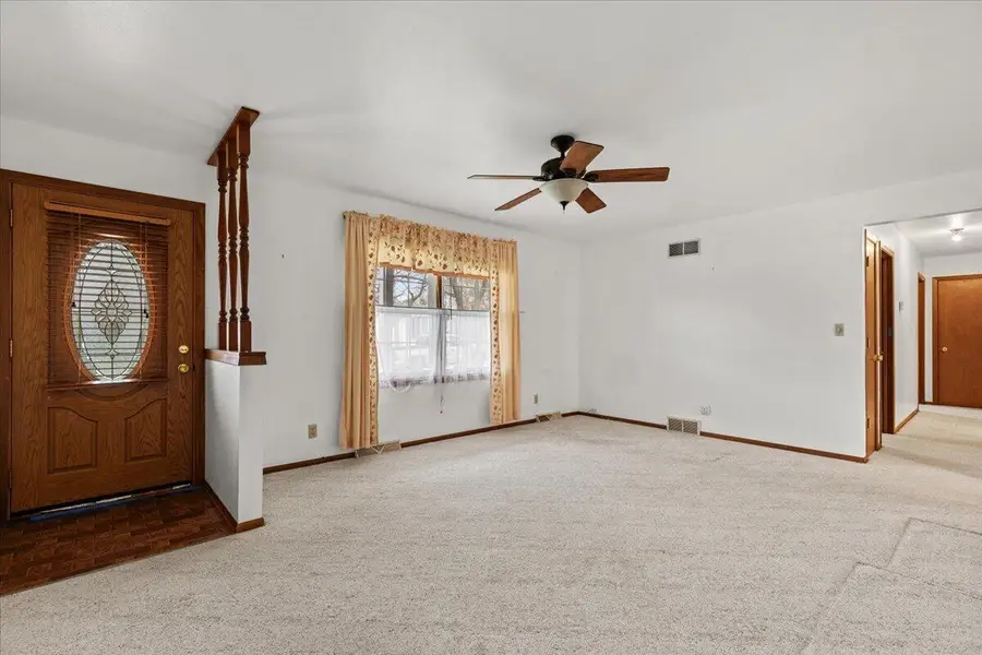 1015 Squire Ln, West Bend, WI 53090 - #2