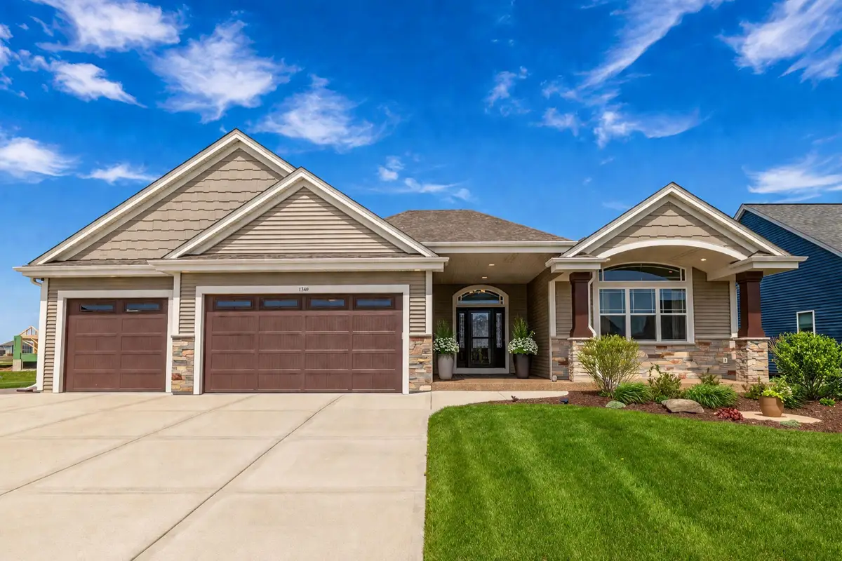 1360 Foxwood Pass, Oconomowoc, WI 53066 - #1