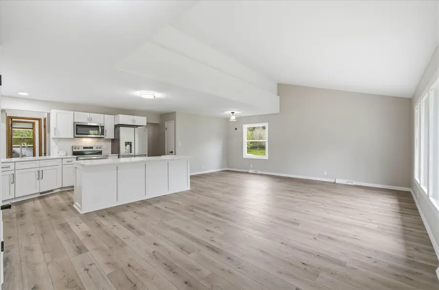 1387 Ponderosa Dr, Jackson, WI 53012 - #3