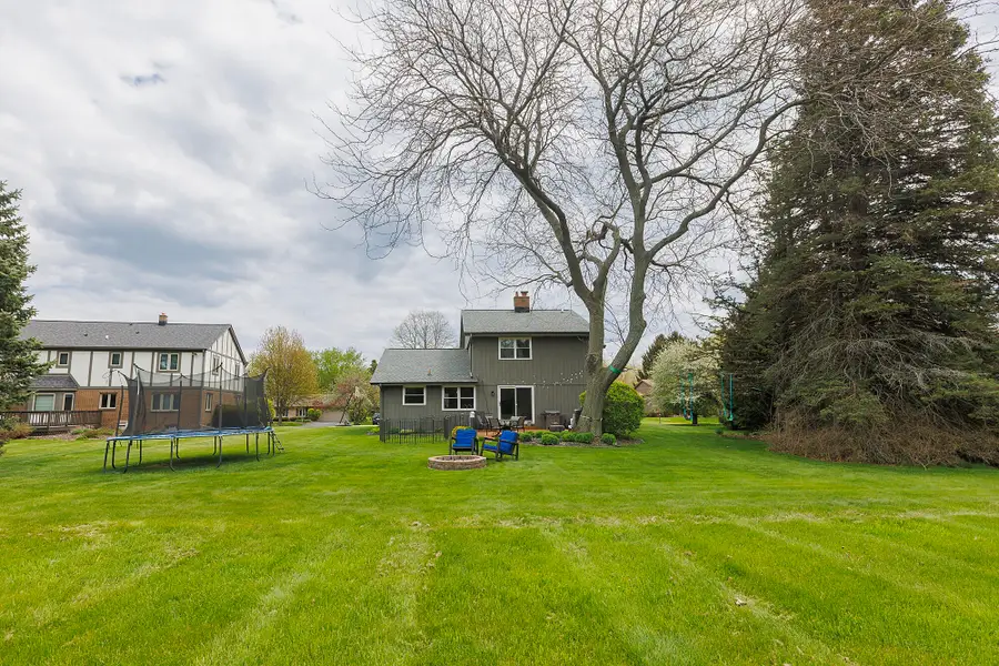 4 Cherrywood Ct, Wind Point, WI 53402 - #3