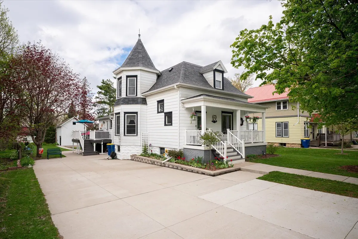 316 N East Ave, Viroqua, WI 54665 - #1