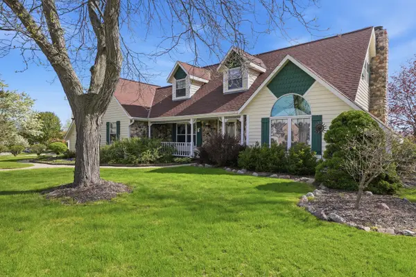 211 Erin Ct, West Bend, WI 53095