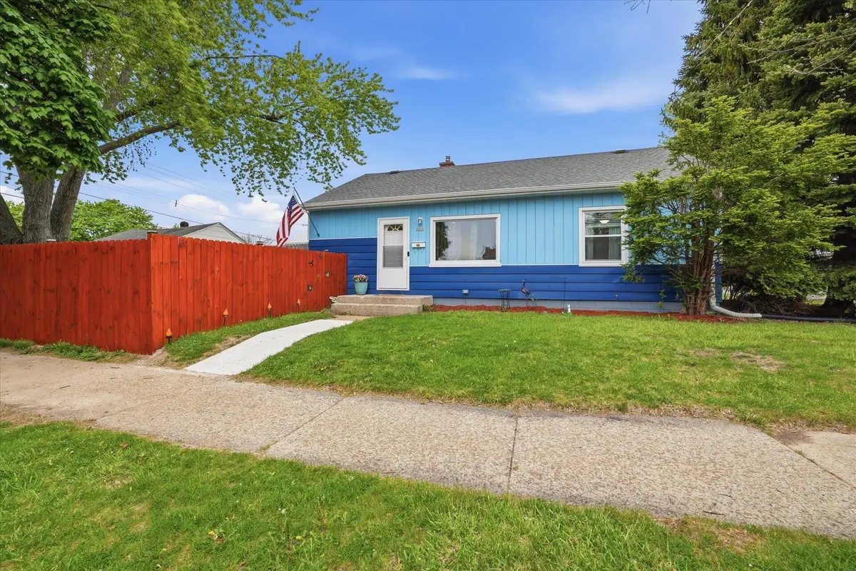 6800 W Ohio Ave, Milwaukee, WI 53219 - #1