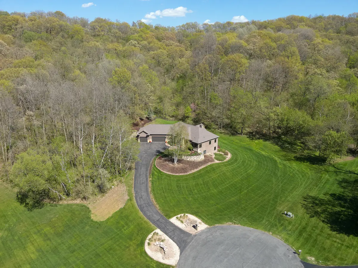 W6104 Valley Pl, Holmen, WI 54636 - #1