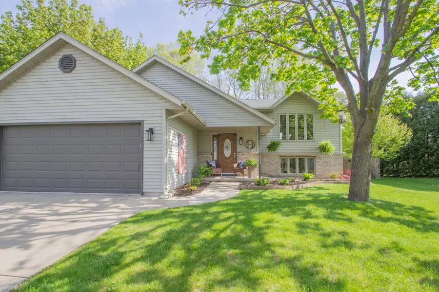 509 Mary Knoll Ln, Watertown, WI 53098 - #2