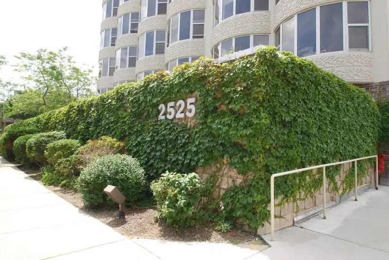 2525 S Shore Dr, Milwaukee, WI 53207 - #2